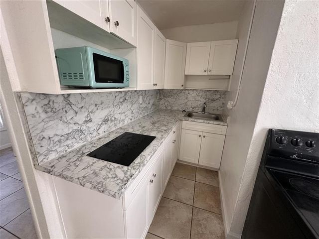 728 SW 6th St, Dania Beach, FL 33004