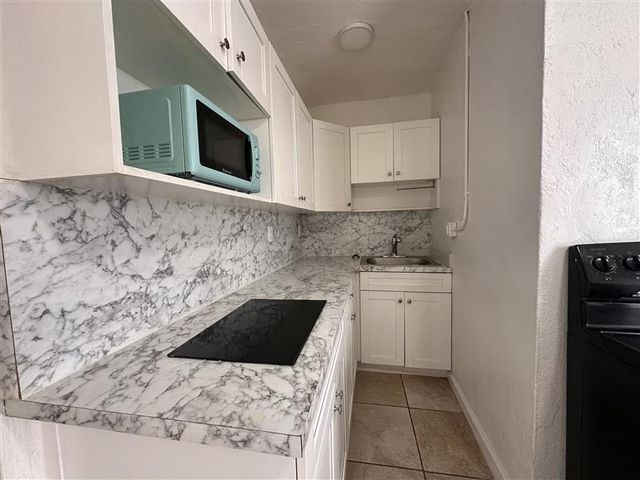 728 SW 6th St, Dania Beach, FL 33004