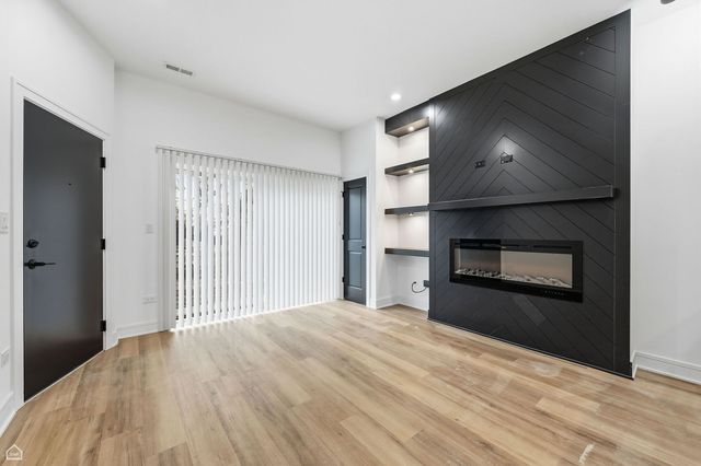 861 E 63rd Place 1, Chicago, IL 60637