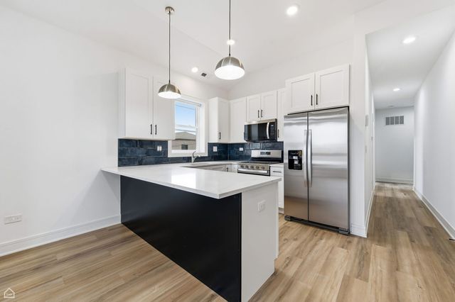 861 E 63rd Place 1, Chicago, IL 60637