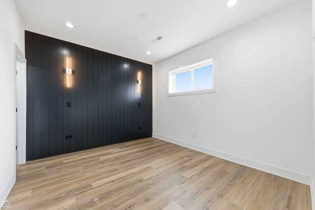 861 E 63rd Place 1, Chicago, IL 60637