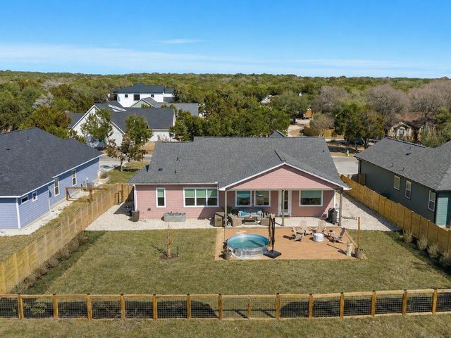 32 Acacia DR, Wimberley, TX 78676