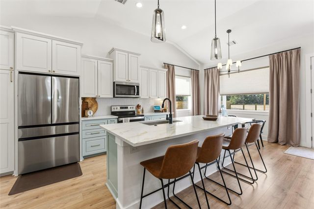 32 Acacia DR, Wimberley, TX 78676
