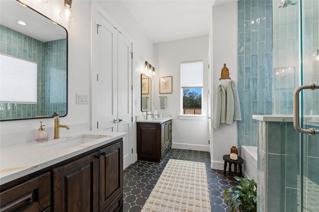 32 Acacia DR, Wimberley, TX 78676
