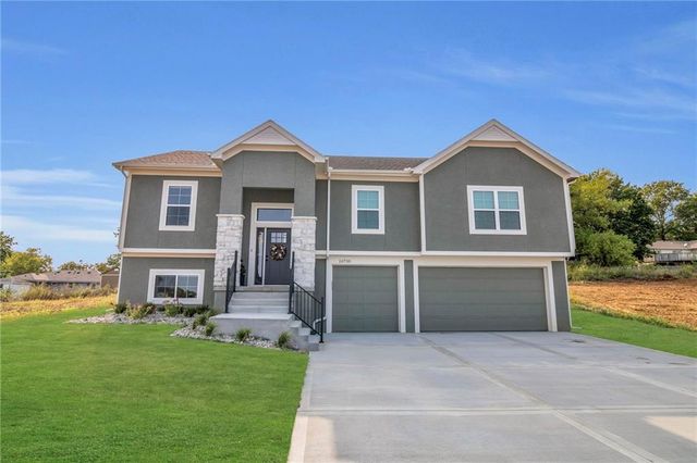 16740 N Dundee Road, Smithville, MO 64089