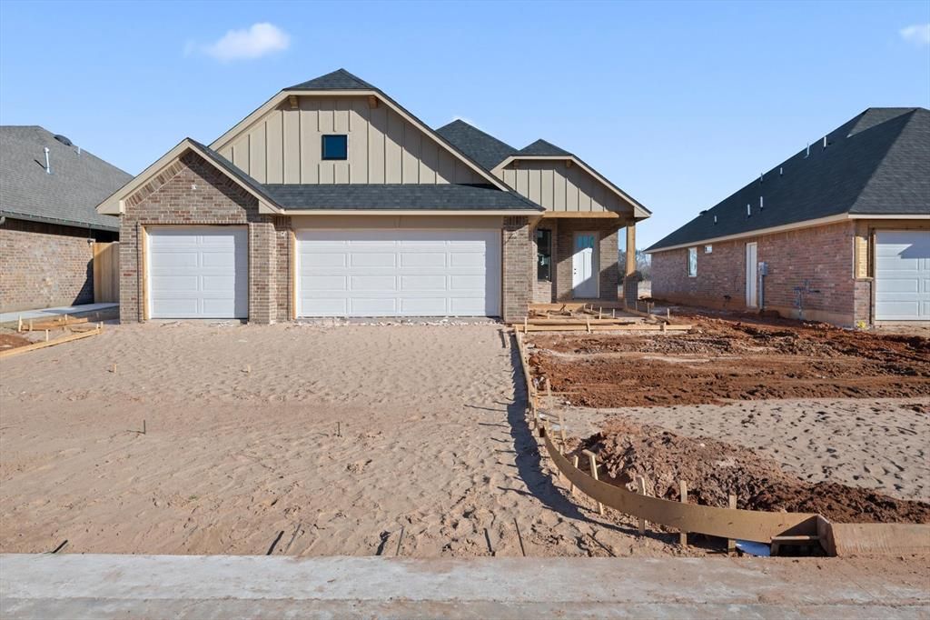 5104 Misty Wood Lane, Mustang, OK 73064
