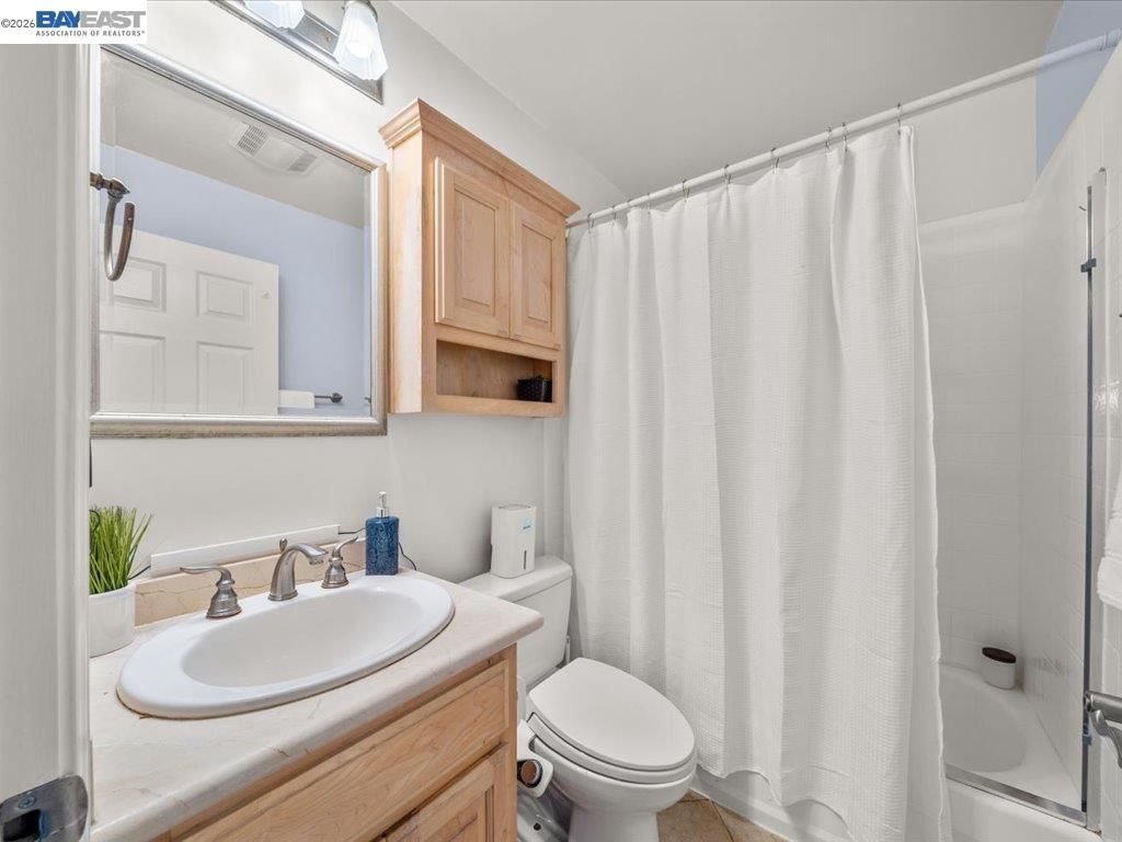 Image 12 of property listing at 700 Fargo 1, San Leandro, CA 94579