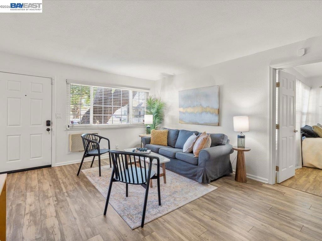 Image 3 of property listing at 700 Fargo 1, San Leandro, CA 94579