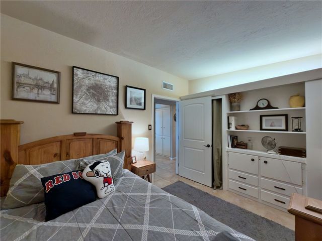 736 Santa Anita Dr, Kingsville, TX 78363