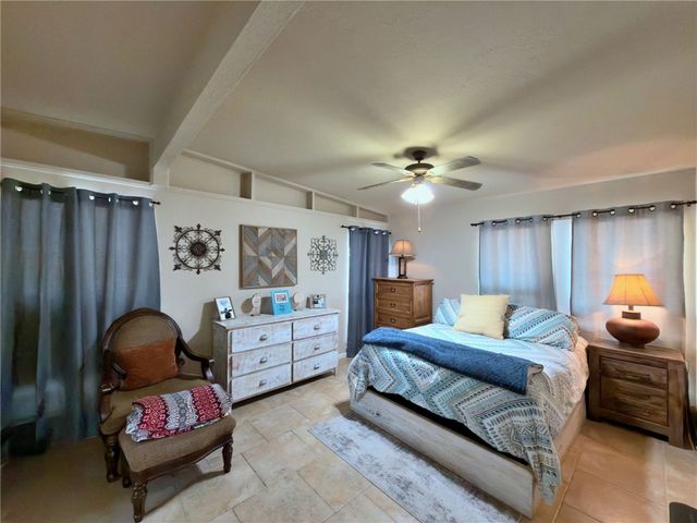 736 Santa Anita Dr, Kingsville, TX 78363