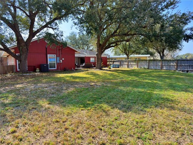 736 Santa Anita Dr, Kingsville, TX 78363