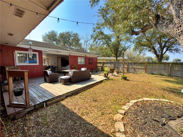 736 Santa Anita Dr, Kingsville, TX 78363