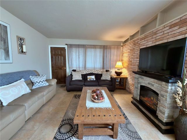 736 Santa Anita Dr, Kingsville, TX 78363