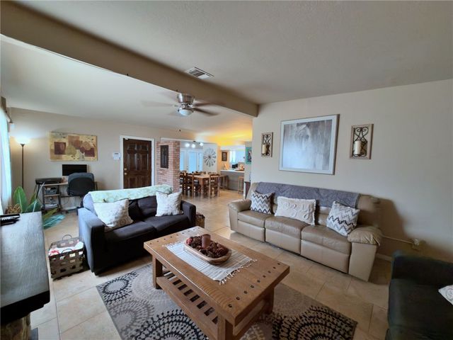 736 Santa Anita Dr, Kingsville, TX 78363