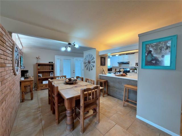 736 Santa Anita Dr, Kingsville, TX 78363