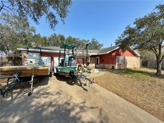 736 Santa Anita Dr, Kingsville, TX 78363