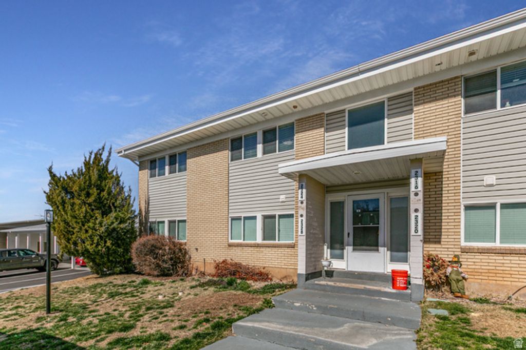 2324 W CHATEAU DR, Roy, UT 84067