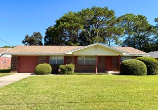 3 Lakeview Drive, Mary Esther, FL 32569