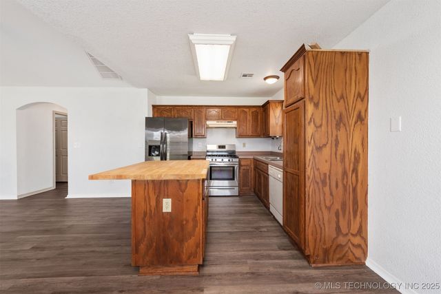 11225 S 275th East Avenue, Coweta, OK 74429