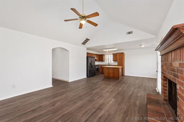 11225 S 275th East Avenue, Coweta, OK 74429