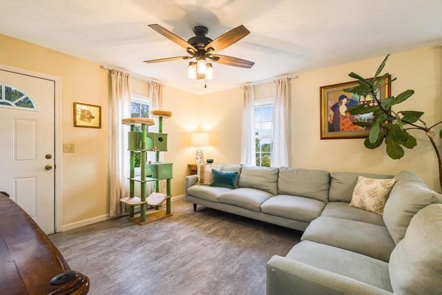 100 OLIVE ST, Staunton, VA 24401