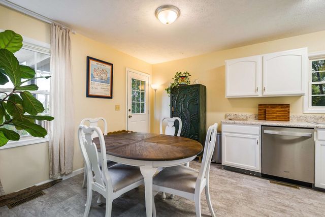 100 OLIVE ST, Staunton, VA 24401