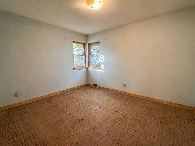 5659 S Quality AVENUE, Cudahy, WI 53110