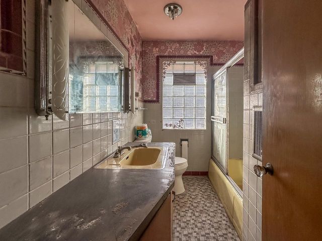 5659 S Quality AVENUE, Cudahy, WI 53110