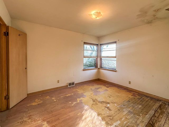 5659 S Quality AVENUE, Cudahy, WI 53110