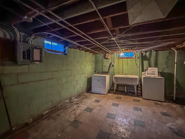 5659 S Quality AVENUE, Cudahy, WI 53110