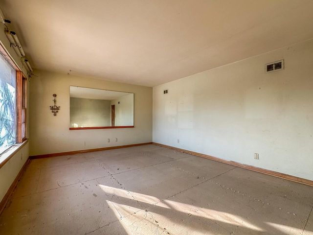 5659 S Quality AVENUE, Cudahy, WI 53110