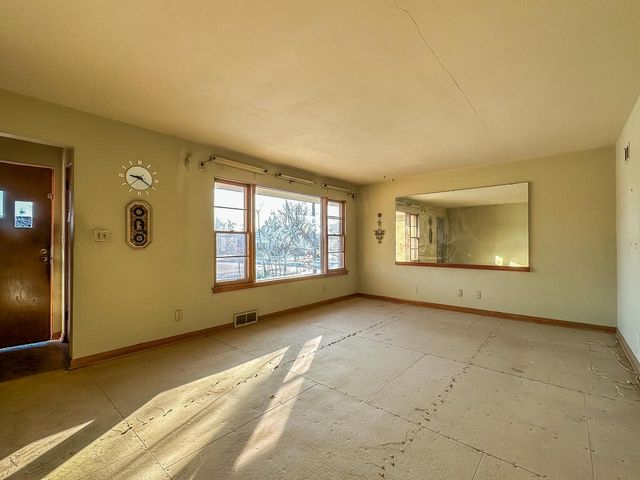 5659 S Quality AVENUE, Cudahy, WI 53110