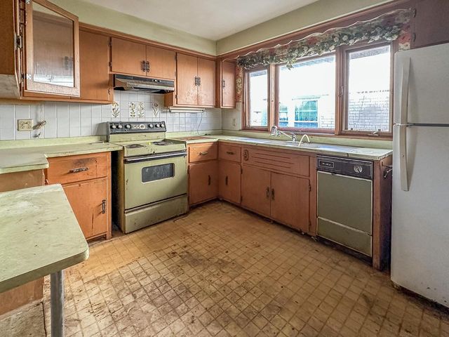 5659 S Quality AVENUE, Cudahy, WI 53110