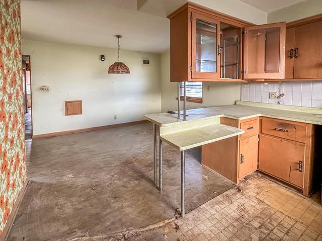 5659 S Quality AVENUE, Cudahy, WI 53110