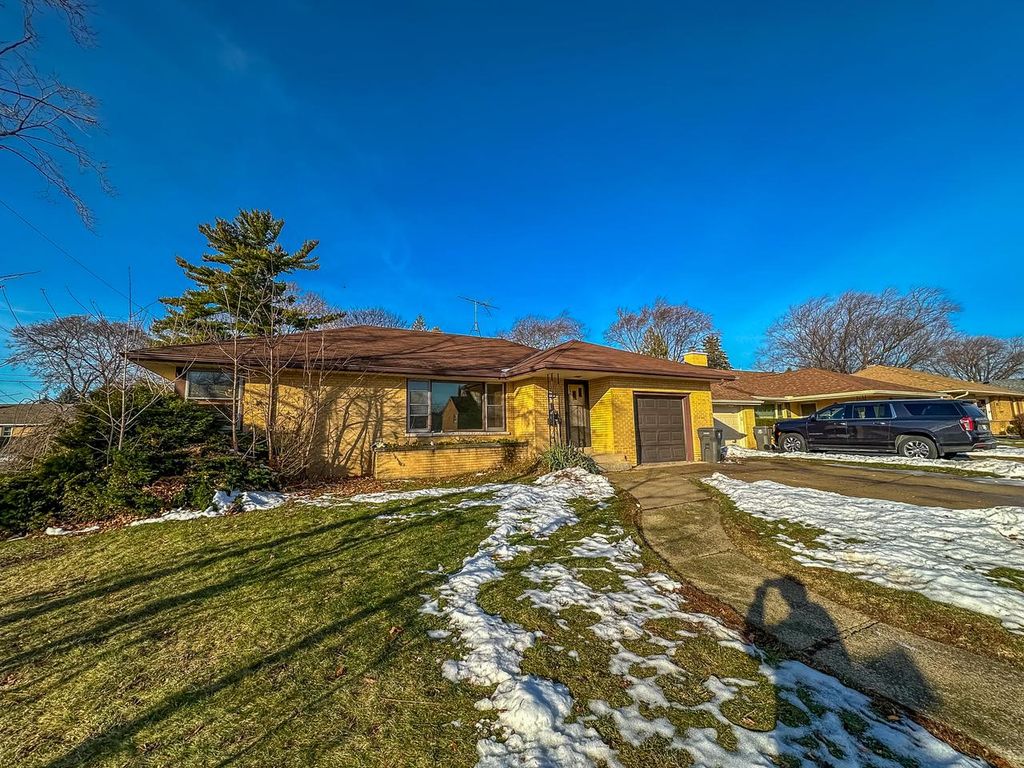 5659 S Quality AVENUE, Cudahy, WI 53110