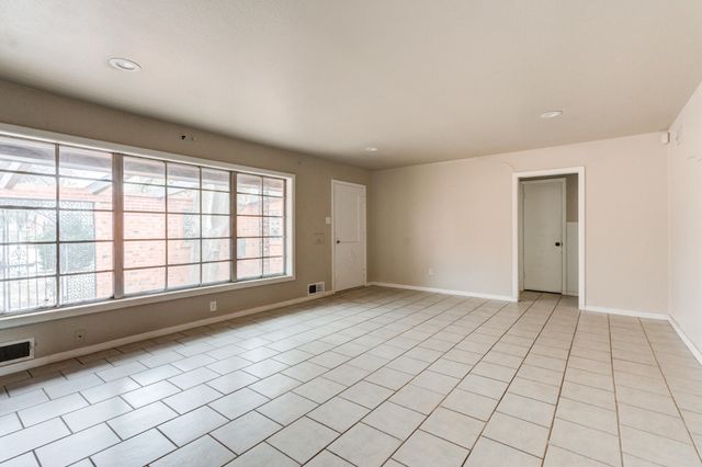 2213 33rd Street, Lubbock, TX 79411