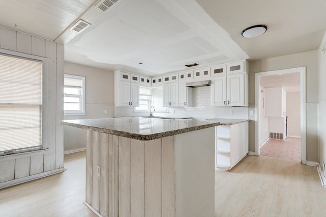 2213 33rd Street, Lubbock, TX 79411