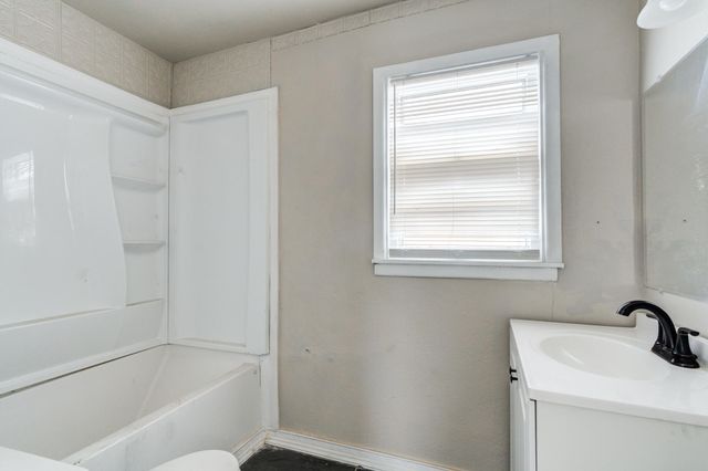 2213 33rd Street, Lubbock, TX 79411