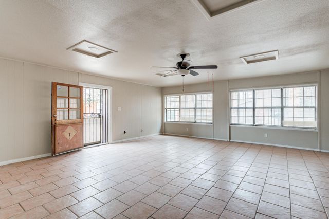 2213 33rd Street, Lubbock, TX 79411