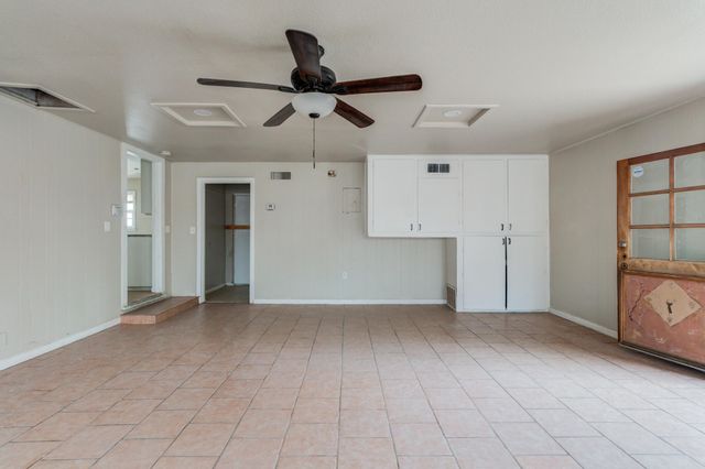 2213 33rd Street, Lubbock, TX 79411