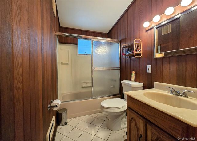 32 Dennis Drive, Lake Ronkonkoma, NY 11779