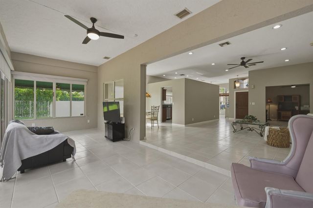 10827 La Salinas Circle, Boca Raton, FL 33428