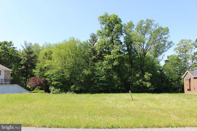 7073 KILLARNEY DR, Fayetteville, PA 17222