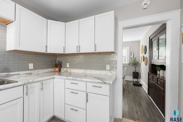 1103 N Duluth Ave Avenue, Sioux Falls, SD 57104