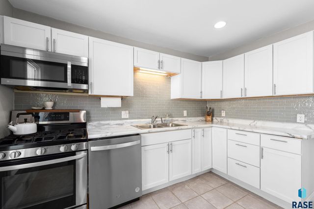 1103 N Duluth Ave Avenue, Sioux Falls, SD 57104