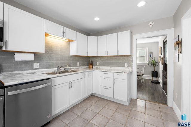 1103 N Duluth Ave Avenue, Sioux Falls, SD 57104