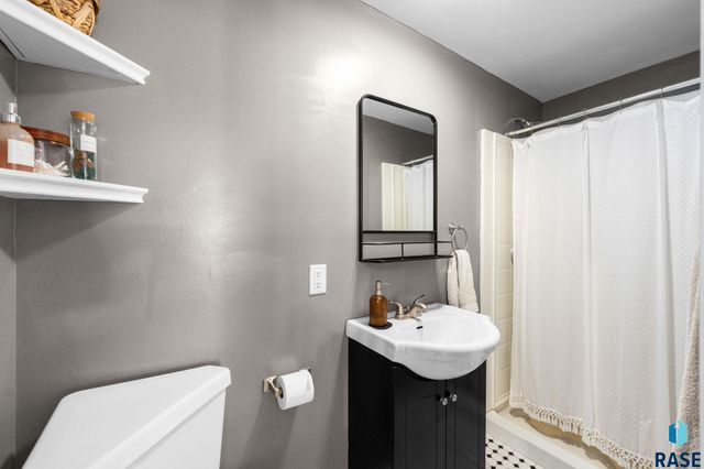 1103 N Duluth Ave Avenue, Sioux Falls, SD 57104