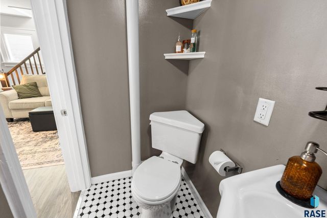 1103 N Duluth Ave Avenue, Sioux Falls, SD 57104