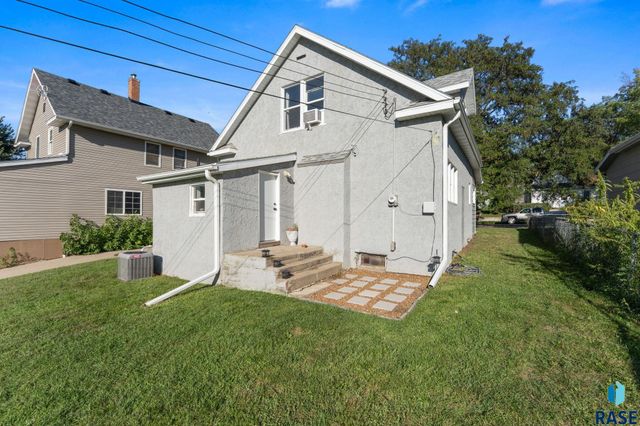 1103 N Duluth Ave Avenue, Sioux Falls, SD 57104
