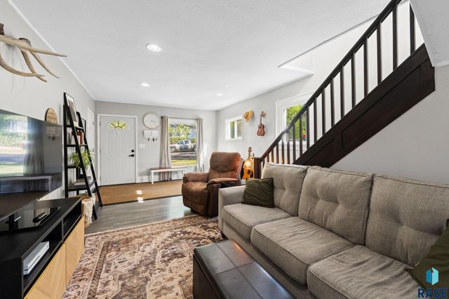 1103 N Duluth Ave Avenue, Sioux Falls, SD 57104